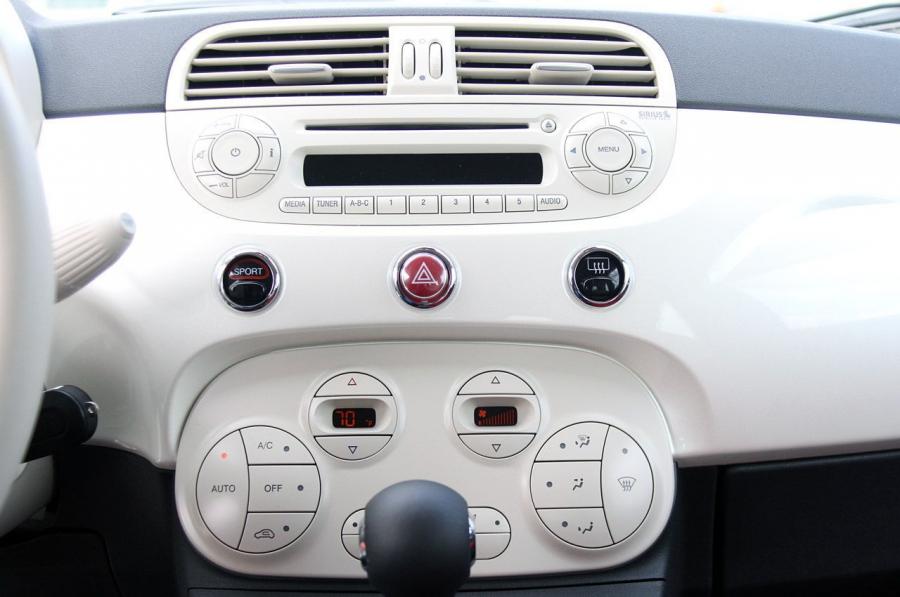  Fiat 500C 2012 года  (фото 22 из 98)